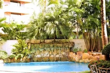 هتل Yotau All Suites