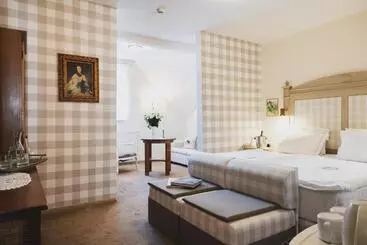 Nomad Hotel & Glamping