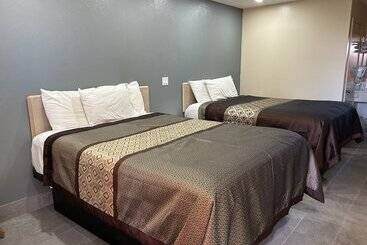 California Inn Hotel And Suites Adelanto Us 395