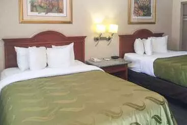 בית מלון כפרי Quality Inn & Suites Oceanside Near Camp Pendleton