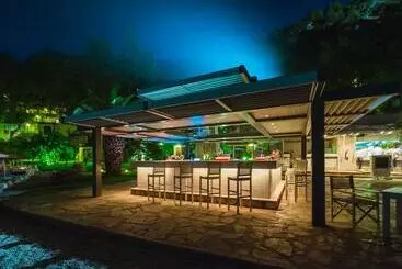 בית מלון כפרי Hillside Beach Club