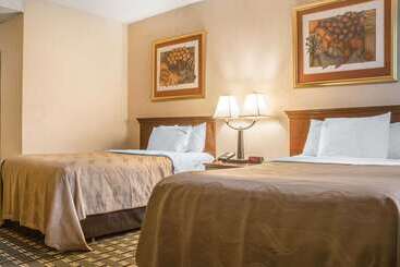 בית מלון כפרי Quality Inn & Suites Palm Island Indoor Waterpark