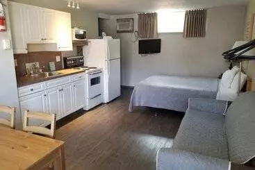 Lakeview Motel & Suites