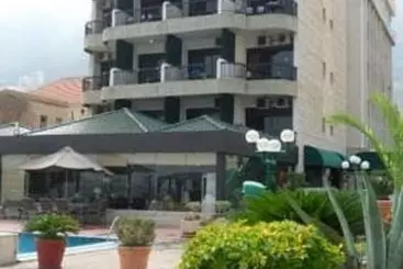 Holiday Suites Hotel & Beach Resort