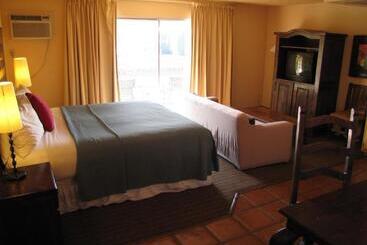 Отель Pepper Tree Boutique Kitchen Studios Anaheim