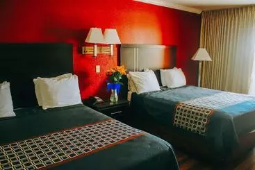 Otel Rodeway Inn & Suites