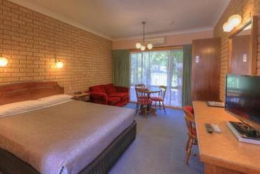 فندق Barrass's John Bright Motor Inn