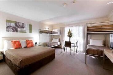 Motel Ibis Styles Canberra Tall Trees