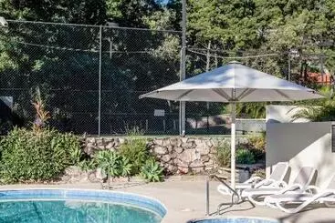 בית מלון כפרי Noosa Crest Resort