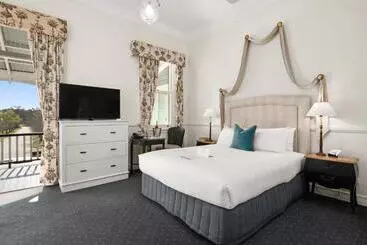 Отель The Convent Hunter Valley