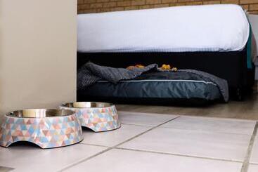 Kennedy Drive Airport Motel