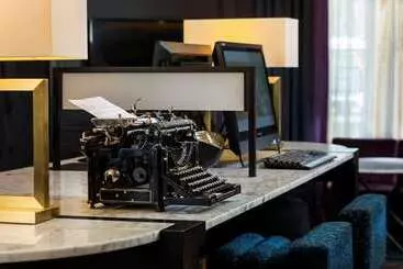 בית מלון כפרי Hilton Vienna Plaza