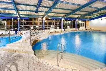 בית מלון כפרי Mercure Chester Abbots Well