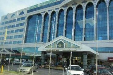 Отель The Centrepoint