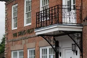 Отель Swan S Nest