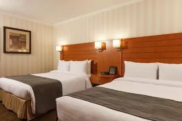 Hotel The Glenmore Inn & Convention Centre