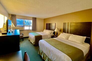 فندق Ramada By Wyndham Whitecourt