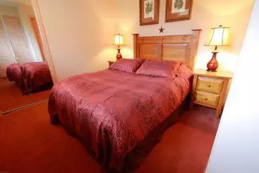 Hotel Town Plaza Suites By Golden Dreams