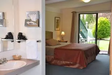 Summerland Motel