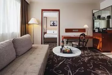 هتل Crowne Plaza Paris  Neuilly, An Ihg