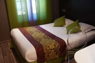 هتل Logis Hôtel De Bourgogne   Mâcon