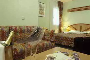 ホテル Median Roissy CDG Airport