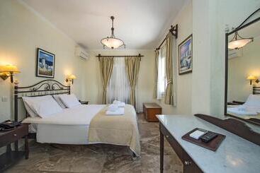 בית מלון כפרי Contaratos Beach