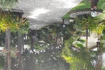 Kahuna Hotel, Cafe And Restaurant