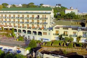 Отель Suisse Thermal Village