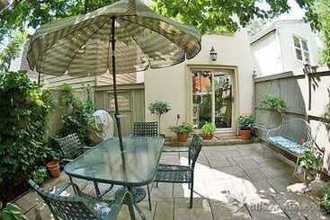 Bed and Breakfast Elegant Cabbagetown