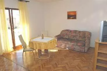 Majatalo Apartments Cola