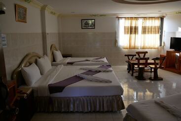 Отель Hirun Grand