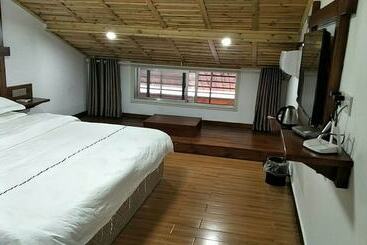 Pensão Zhangjiajie Village Inn