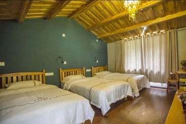 Zhangjiajie April Day Hostel