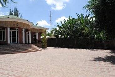 تختخواب و صبحانه Saruni River Lodge