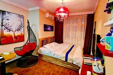 פונדק Fenghuang Little Bear Family Guest House