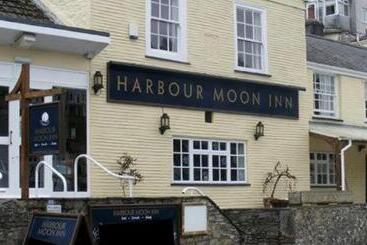 Hostal The Harbour Moon
