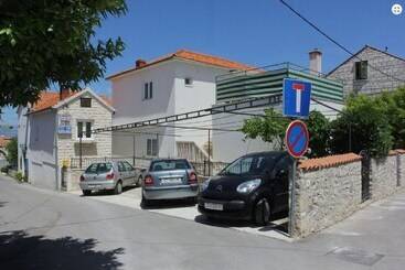 관광객 아파트 Apartments Adel   70 M From Beach