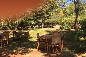 Deans Hillview Backpackers   Hostel