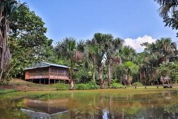 هتل Amazon Canopy Expeditions Ecolodge