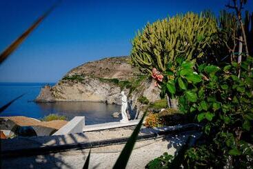 ホテル Casa Adolfo Ischia