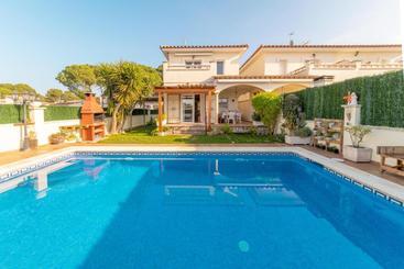 آپارتمانهای توریستها Holiday Home Amelia