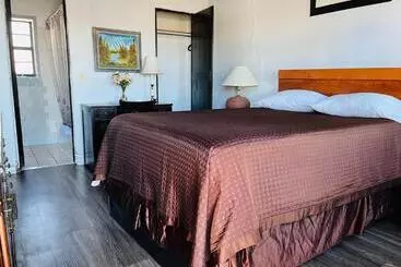 Cottonwood Court Motel