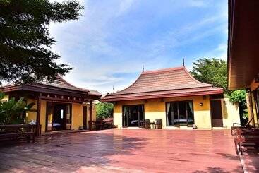 هتل Chaan Mai Hom