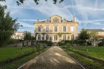 Pensió Chambre D Hotes La Maison De Maître