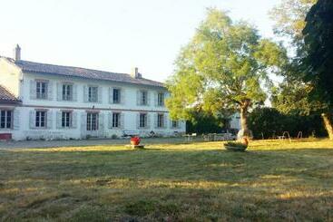 بنسيون Domaine De Sandreau