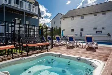 Hotelli The Lighthouse Inn & Suites