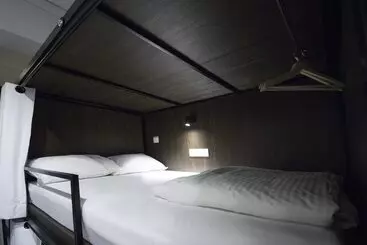 Bond Boutique Capsule Hotel At Bugis   Hostel