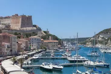 ツーリストアパートメント Les Appartements Du Port