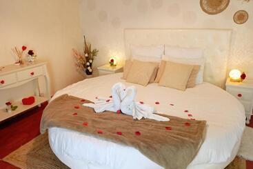 پانسیون Studio Romantique Jacuzzi Ou Spa Balneo Privatif Et Jardin Au Temps Des Cerises La Ciotat